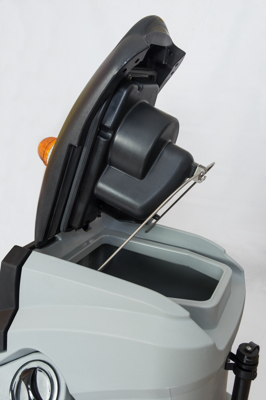 Bennett Ranger R660b Поломоечная машина с местом для оператора фото 11